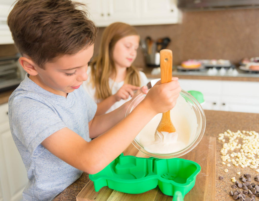 Handstand Kitchen Dinosaur Buddies 7-piece Real Cake Baking Set with Recipes