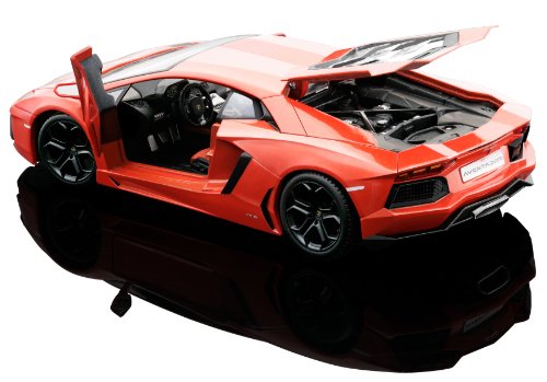 Maisto 1:24 Scale Lamborghini Aventador LP 700-4 Diecast Vehicle (Colors May Vary)