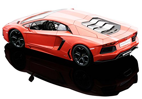 Maisto 1:24 Scale Lamborghini Aventador LP 700-4 Diecast Vehicle (Colors May Vary)